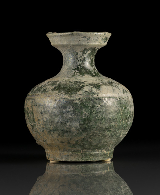 'Hu'-förmige Vase aus Irdenware mit Bleisilikat-Glasur